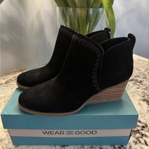 Toms Black Suede Ankle Booties BRAND NEW